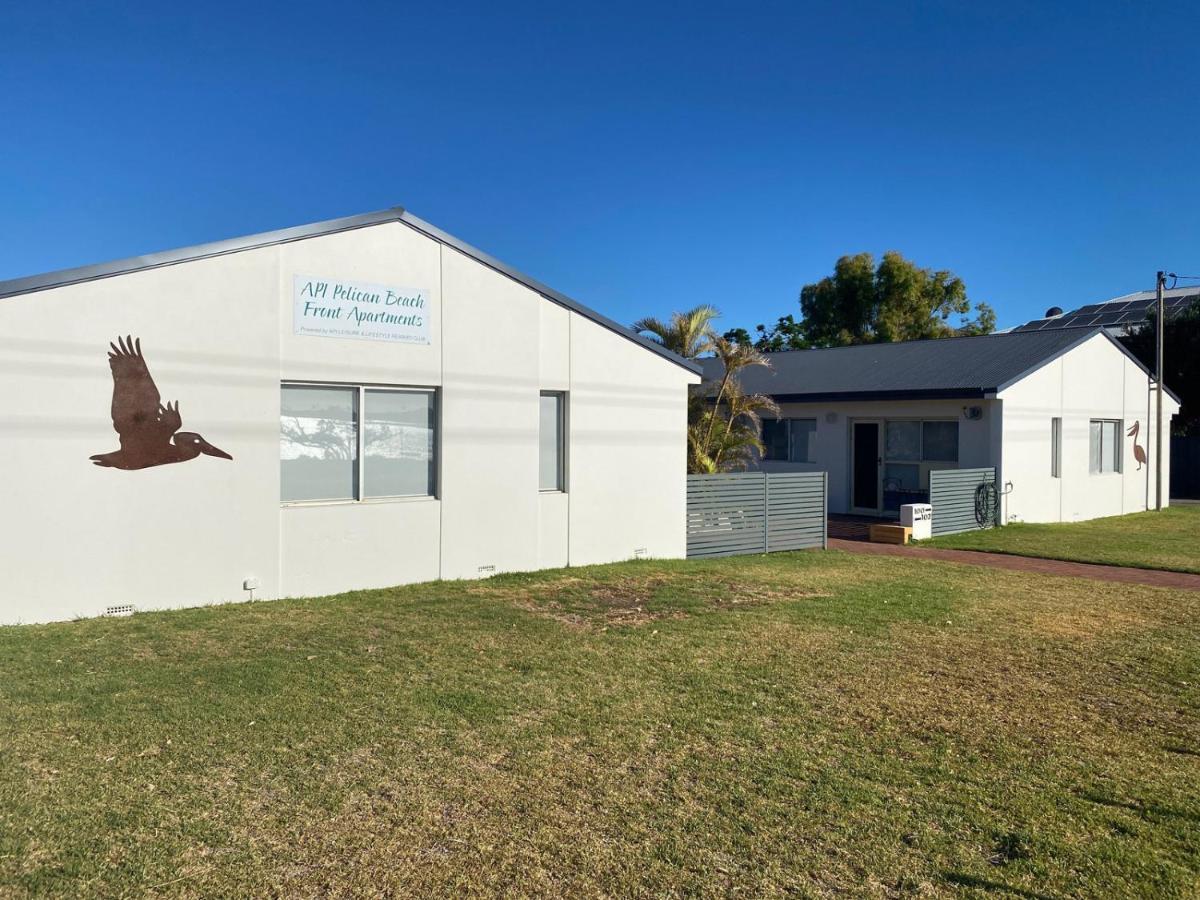 Api Pelican Beach Front Apartments カルバリ エクステリア 写真