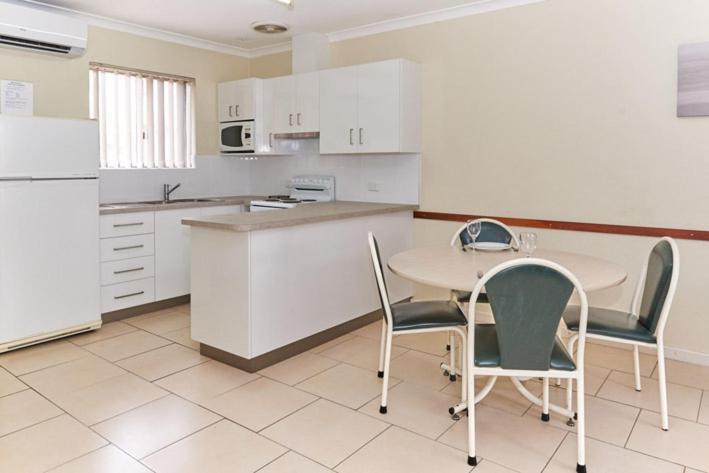Api Pelican Beach Front Apartments カルバリ エクステリア 写真
