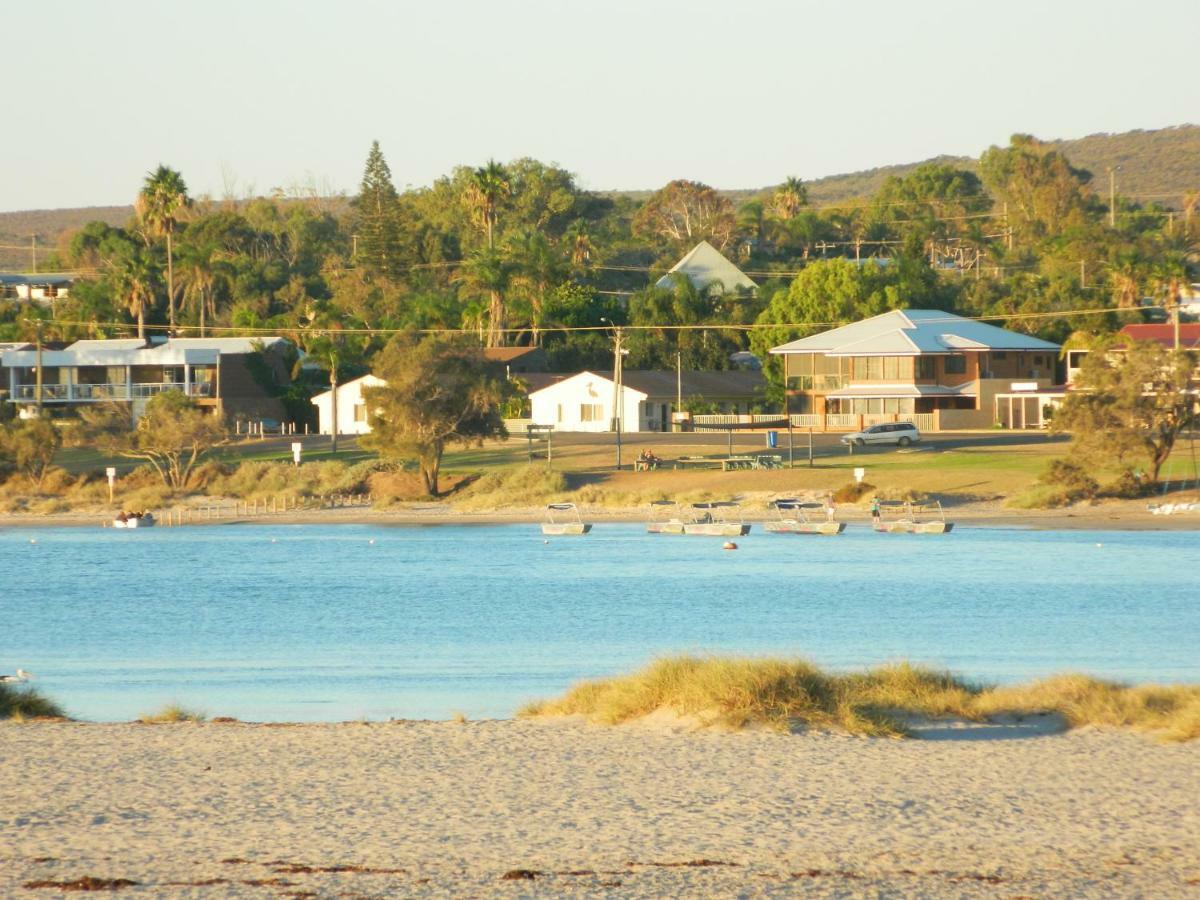 Api Pelican Beach Front Apartments カルバリ エクステリア 写真